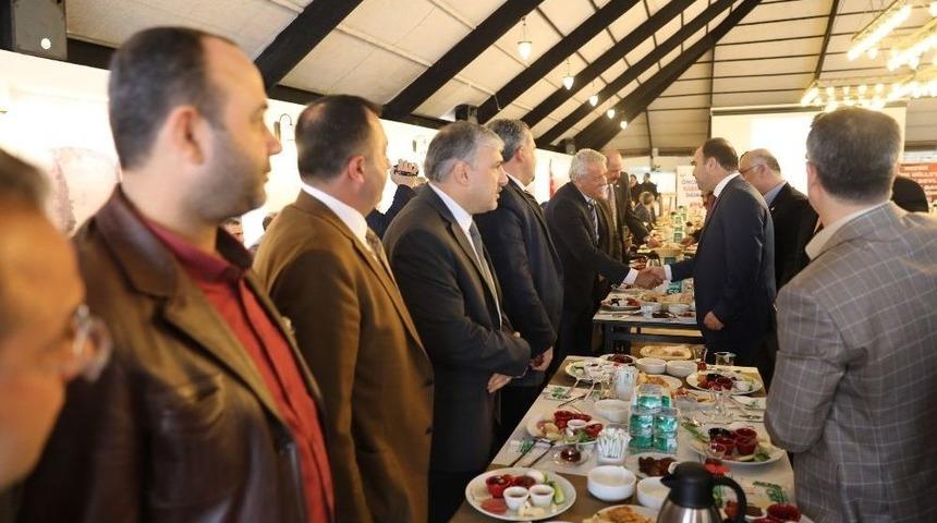 Başkan &Ccedil;ift&ccedil;i, Muhasebecilere Anayasa Değişikliğini Anlattı