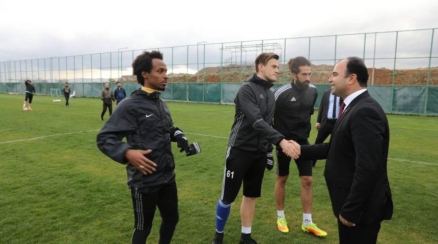 Başkan &Ccedil;ift&ccedil;i&rsquo;den Şanlıurfaspor&rsquo;a Moral Ziyareti