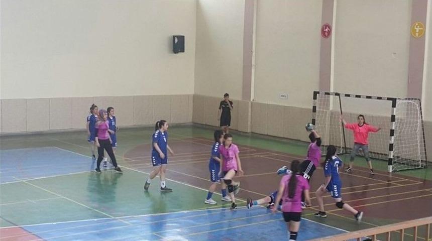 Deplasmanlı Hentbol M&uuml;sabakaları Yapıldı