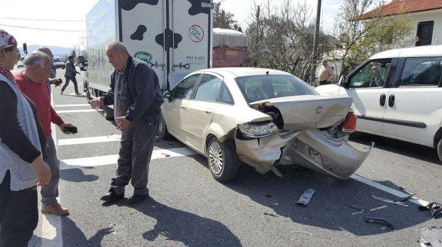 Milas&rsquo;ta Kırmızı Işıkta Zincirleme Kaza