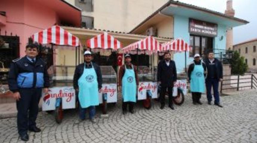 Seyyar Satıcılara Ara&ccedil;ları Dağıltıdı