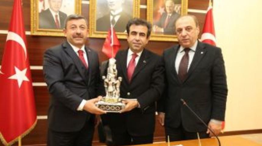 Darıca Protokol&uuml;, Vali G&uuml;zeloğlu&rsquo;nu Ziyaret Etti