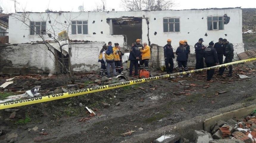 Hurda Toplarken G&ouml;&ccedil;&uuml;k Altında Kalan Suriyeli Gen&ccedil; &Ouml;ld&uuml;