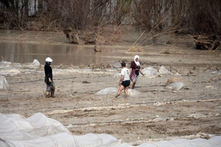 Çakıt Deresi Taştı, Bin Dönüm Tarla Sular Altında G2