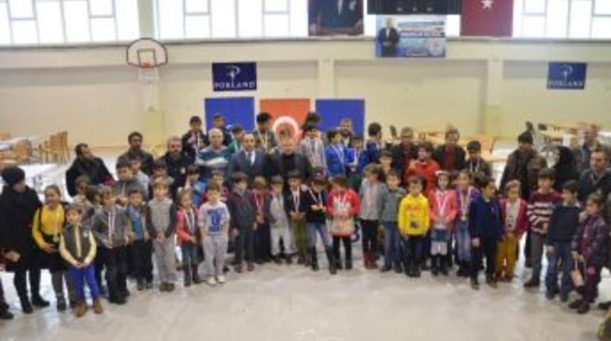 Bilecik&rsquo;te Okul Sporları Satran&ccedil; Turnuvası Sonu&ccedil;landı
