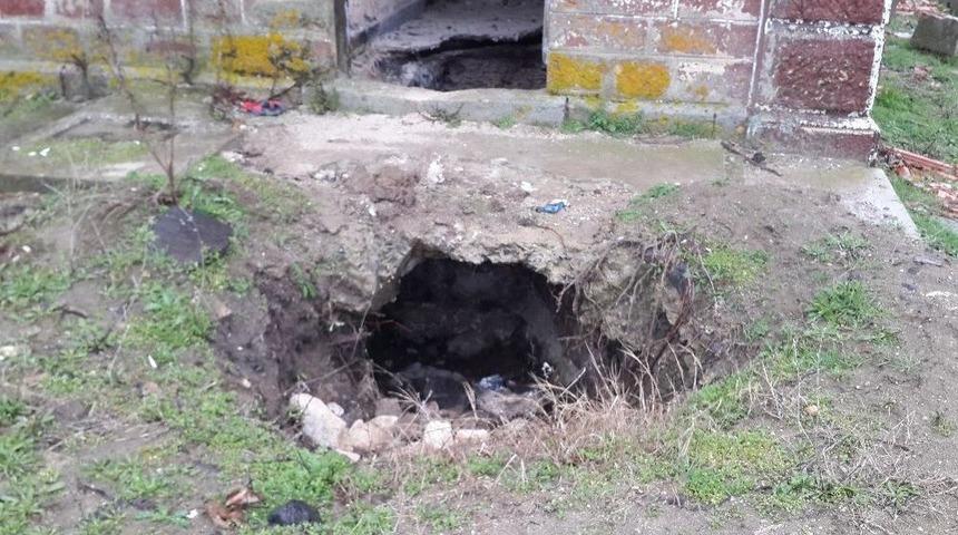 Anıtsal Koruma Altında Bulunan Eski Tren İstasyonunda Ka&ccedil;ak Kazıcılara Su&ccedil;&uuml;st&uuml;