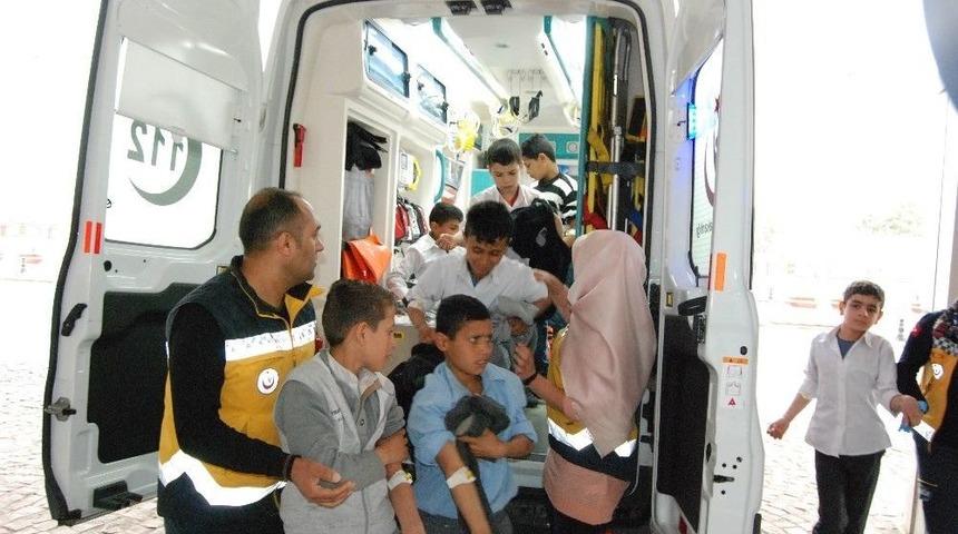 Şanlıurfa&rsquo;da 26 &Ouml;ğrenci Doğum G&uuml;n&uuml; Pastasından Zehirlendi