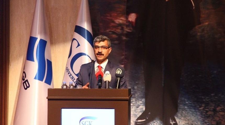 Bakan M&uuml;ezzinoğlu: &ldquo;3 Kişiden 1&rsquo;i Kayıt Dışılık Nedeni İle Mağdur Oldu&rdquo;