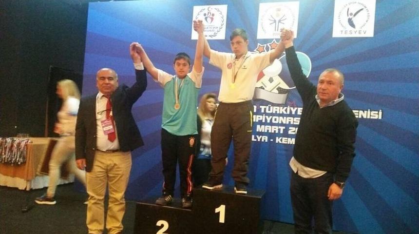Ferhat Fırat, &Ouml;zel Sporcular Masa Tenisi Şampiyonası&rsquo;nda 2&rsquo;nci Oldu