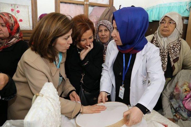 Dışişleri Bakan Eşlerinden Eşleri Dayanışma Derneğinden Kilise Ziyaret G2