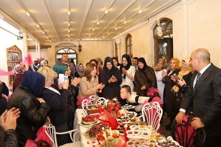 Dışişleri Bakan Eşlerinden Eşleri Dayanışma Derneğinden Kilise Ziyaret G3