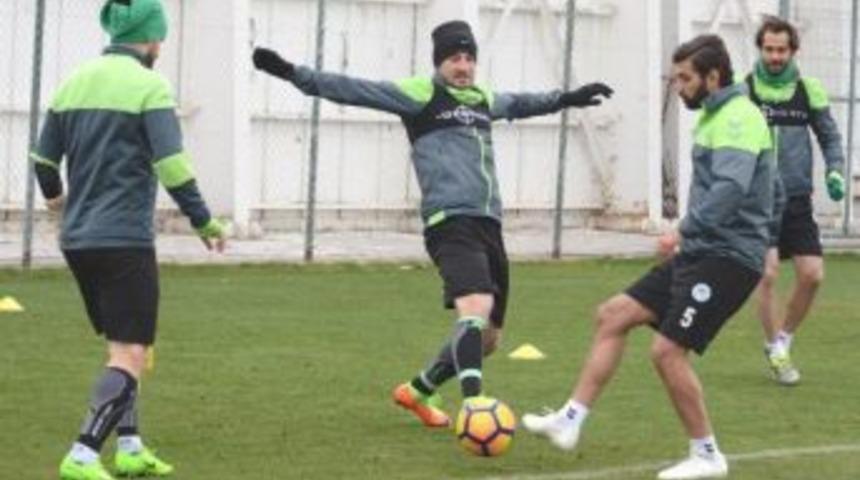 Atiker Konyaspor, Fenerbah&ccedil;e Hazırlıklarını S&uuml;rd&uuml;r&uuml;yor