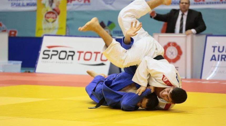 Anadolu Yıldız Judo Finalleri &Uuml;nye&rsquo;de Yapılacak