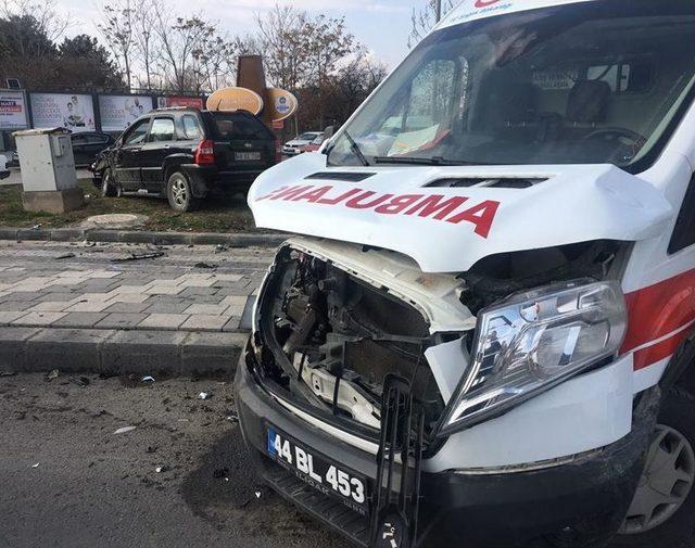 Hasta Taşıyan Ambulans Kaza Yaptı: 6 Yaralı