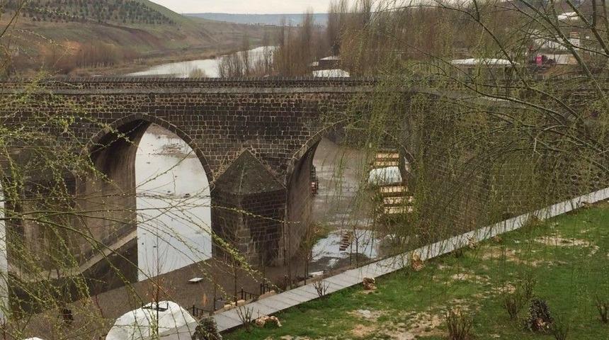 Tarihi Ong&ouml;zl&uuml; K&ouml;pr&uuml;, 8 G&ouml;zl&uuml; Kaldı