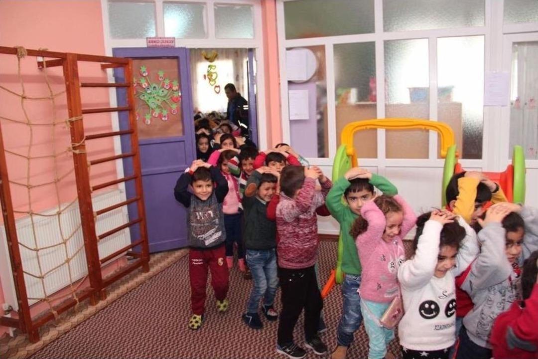 "afete Hazır Okul" Kapsamında &Ouml;ğrenciler Bilgilendiriliyor