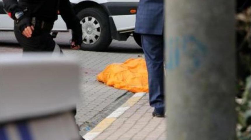 Eski Kocası Sokak Ortasında &Ouml;ld&uuml;rd&uuml;