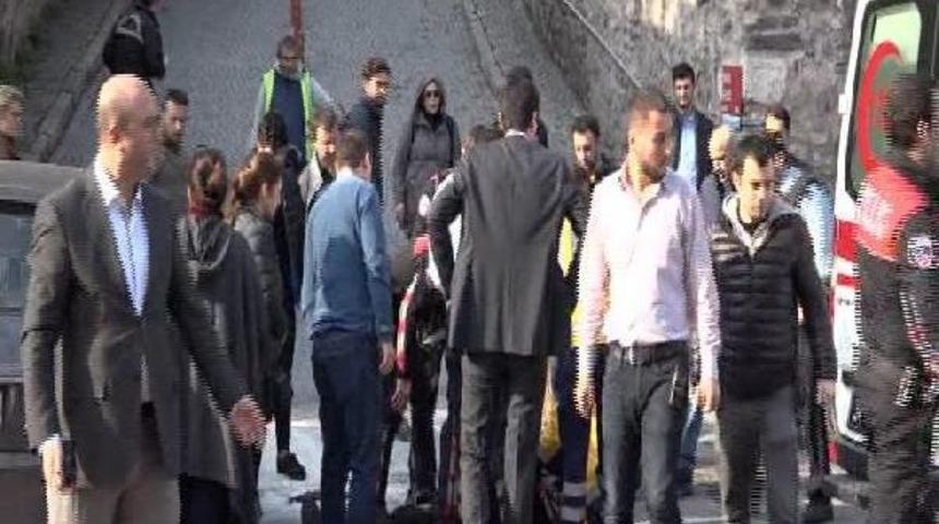 Beşiktaş'ta Kaza: 1 Polis Yaralandı