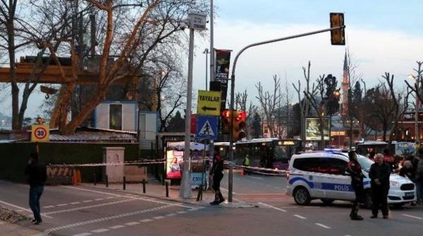 Beşiktaş'ta Otob&uuml;s Duraklarına Bırakılan &Ccedil;anta F&uuml;nyeyle Patlatıldı