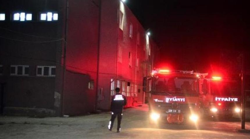 Kız &Ouml;ğrenci Yurdunda Yangın Paniği