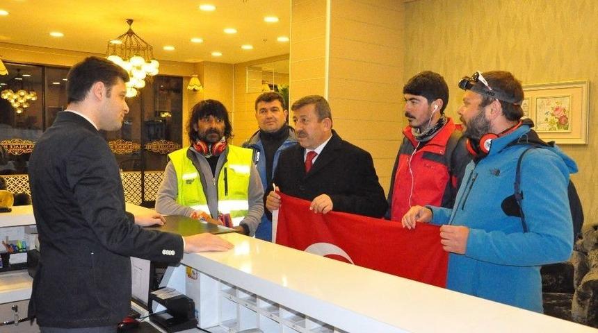 Başkan Karabacak, &ldquo;kardeşlik İ&ccedil;in Evet&rdquo; Diyen Aktivistler İle Y&uuml;r&uuml;d&uuml;