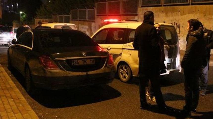 Ünlü Iş Adamının Lüks Aracı Içindeki Çantayla Çalındı