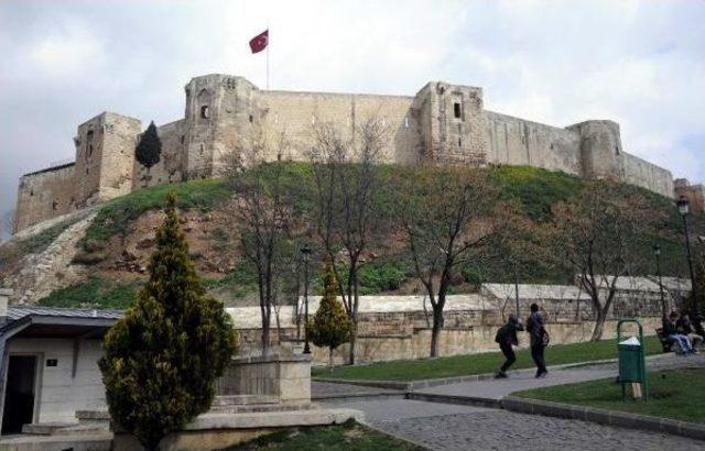 Suriyeliler, Halep Özlemini Antep Kalesi'yle Gideriyor