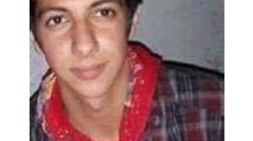 &Ccedil;ardakta Elektrik Kablosuyla Kendini Astı