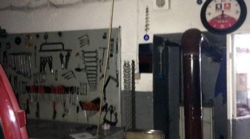 Ailesine Mektup Yazarak İntihara Kalkışan Genci G&uuml;venlik G&ouml;revlileri Kurtardı