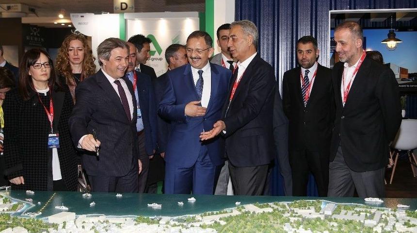 Bakan &Ouml;zhaseki, Beyoğlu Standını Ziyaret Etti