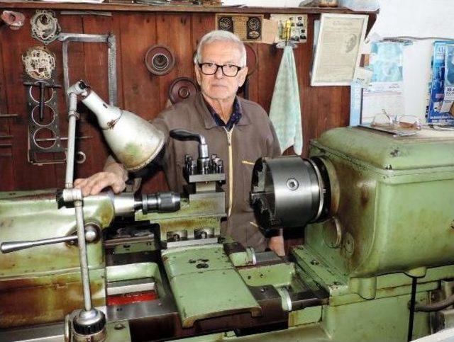 70 Yıllık Usta, O Otomobili Tamir Edemeden Öldü