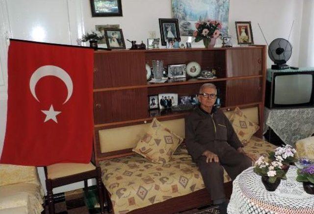 70 Yıllık Usta, O Otomobili Tamir Edemeden Öldü