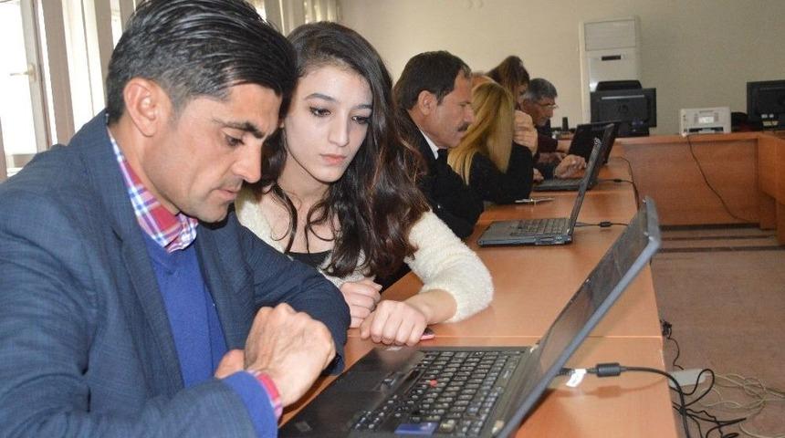 Şırnaklı Muhtarlara İnternet Kullanma Eğitimi Verildi