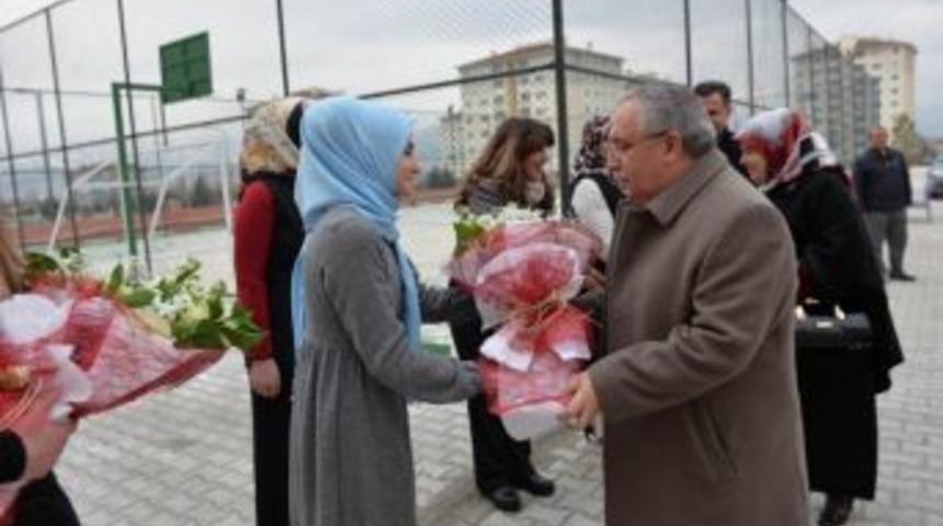 Vali Ahmet H. Nayir: Aklının Kullanan Ve Eleştirebilen Bir Nesle İhtiyacımız Var