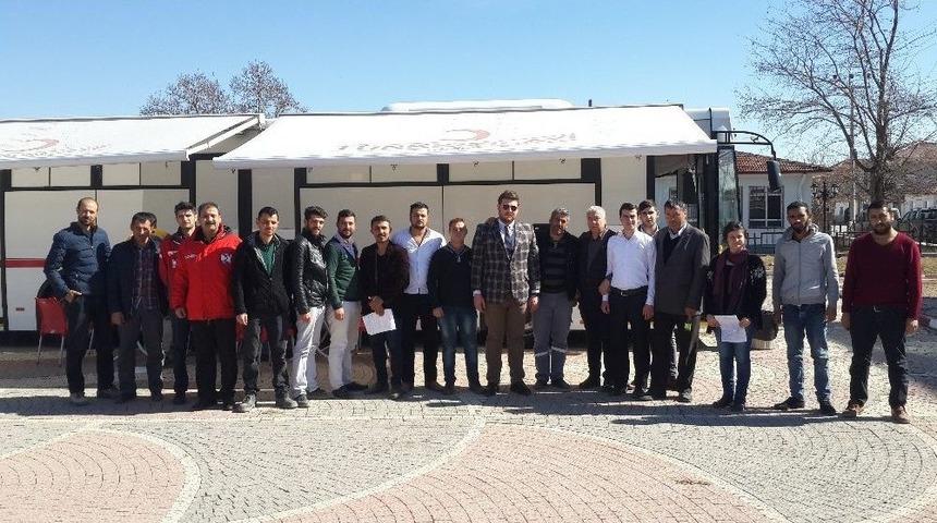 Alpulu Ak Gen&ccedil;ler Kızılay&rsquo;a Kan Bağışladı