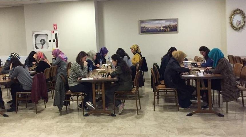 Yurt-kur Kızları Satran&ccedil; Turnuvasında