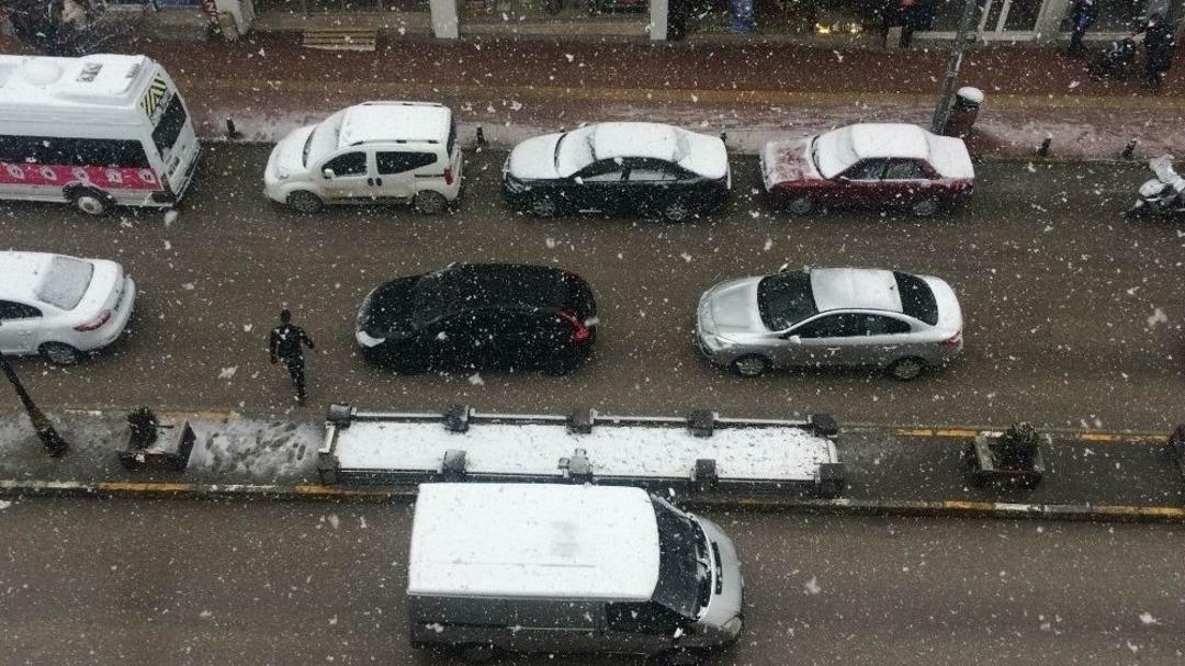 Van&rsquo;da Kar Yağışı