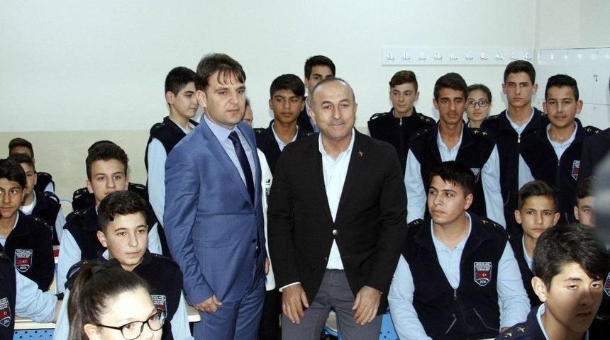 Bakan &Ccedil;avuşoğlu&rsquo;dan &Ouml;ğrencilere Sivil Ve Savaş U&ccedil;ağı S&ouml;z&uuml;