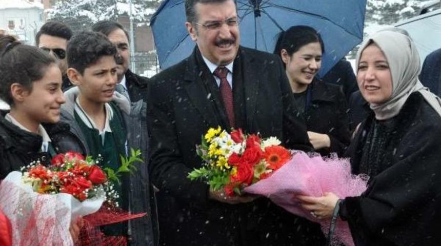 G&uuml;mr&uuml;k Ve Ticaret Bakanı T&uuml;fenk&ccedil;i Bitlis&rsquo;Te
