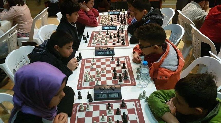 Satran&ccedil; Liginde &Ouml;ğrenciler Kıyasıya M&uuml;cadele Ediyor