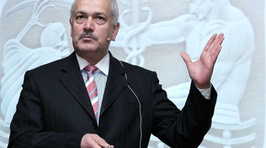 Prof. Dr. Cesur&rsquo;dan Hekimlik G&ouml;z&uuml;yle Kader Konferansı