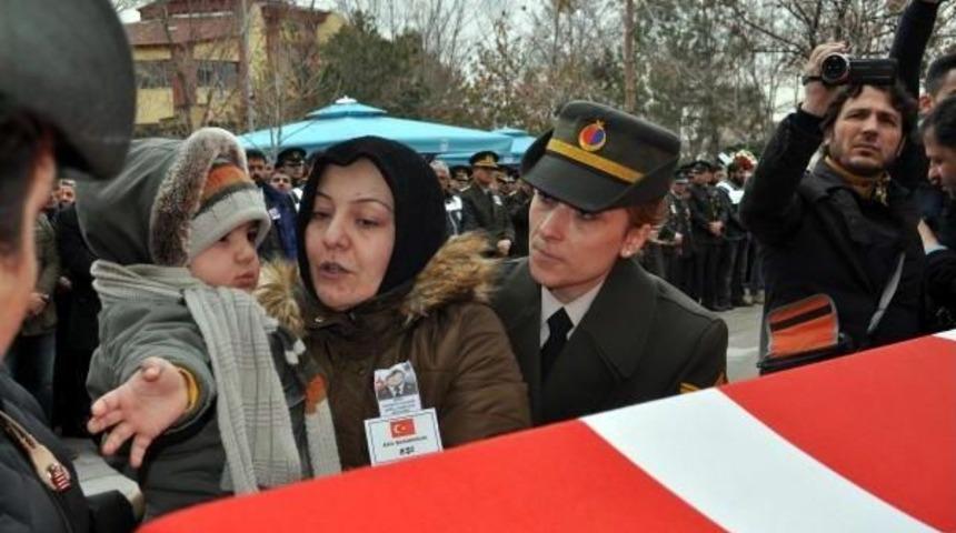 Şehit Uzman &Ccedil;avuş Mahmut Yıldırım, Kayseri'de G&ouml;zyaşlarıyla Uğurlandı