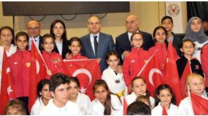 Bakan Kılı&ccedil;, Yalova&rsquo;da Toplu Spor Tesislerini Hizmete A&ccedil;tı