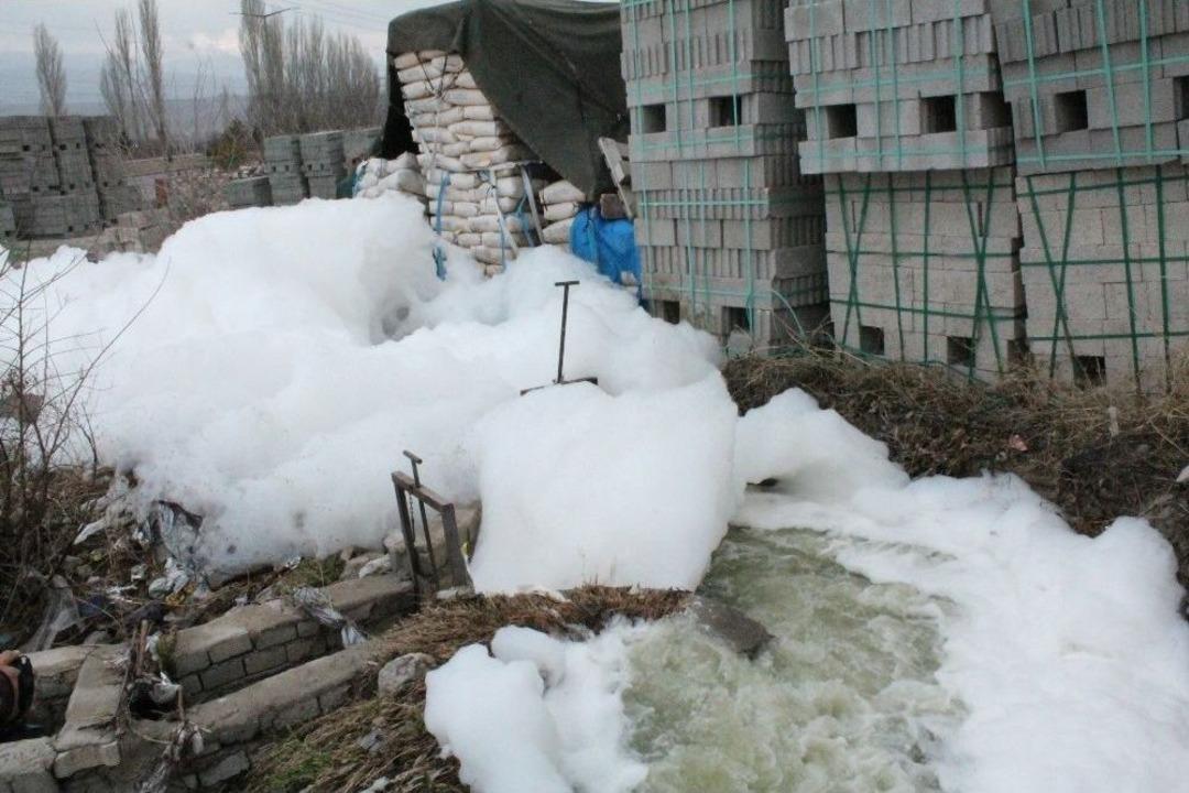 Bor&rsquo;da Dereler Tekrar K&ouml;p&uuml;rd&uuml;