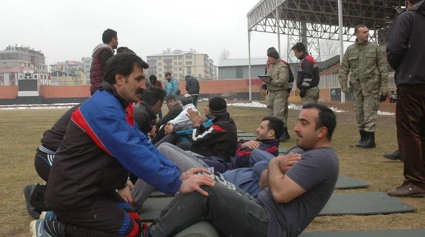 Vatana Hizmet İ&ccedil;in Kar Altında Ter D&ouml;kt&uuml;ler