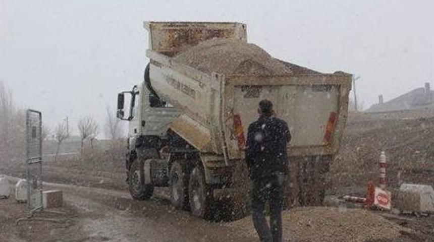 Saray&rsquo;da Yol Yapım &Ccedil;alışması