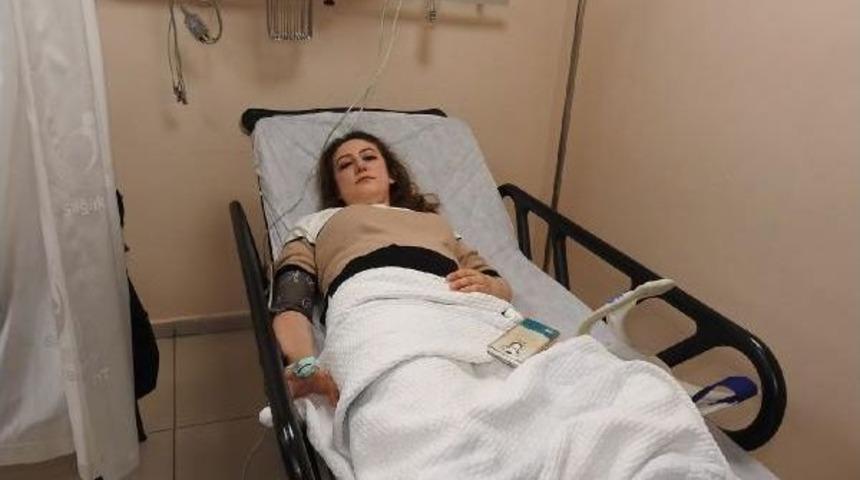 &Ouml;ğretmenleri Taşıyan Minib&uuml;s, Tır Ile &Ccedil;arpıştı: 15 Yaralı