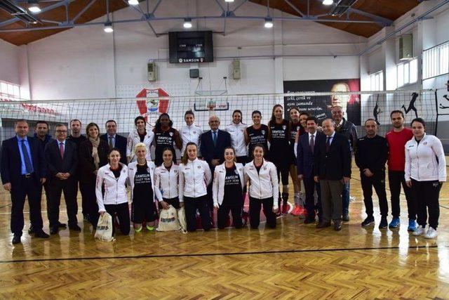 Başkan Yılmaz Voleybol Takımından Şampiyonluk Sözü Aldı