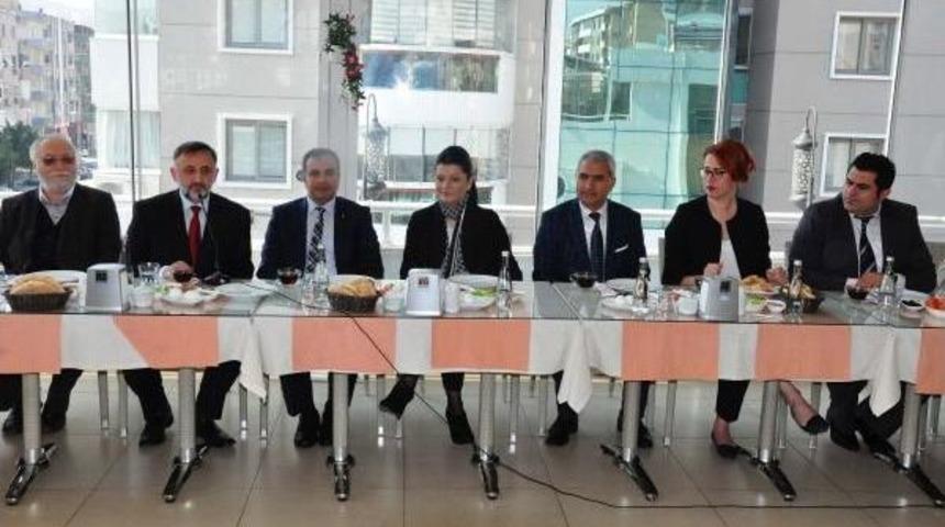 Cumhurbaşkanı Başdanışmanı T&uuml;rkmenoğlu: Referandum S&uuml;reci Diğer &Uuml;lkeleri Ilgilendirmez