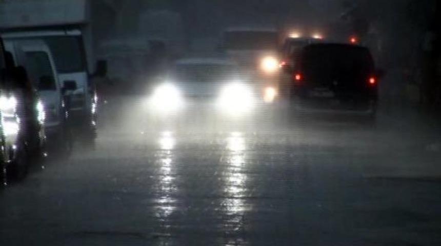 5 Dakikalık Yağmur Cizre'de Etkili Oldu